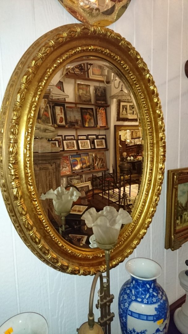 Omzet lastig bak Ovale Barok spiegel met gouden lijst - Rinus de Bruin